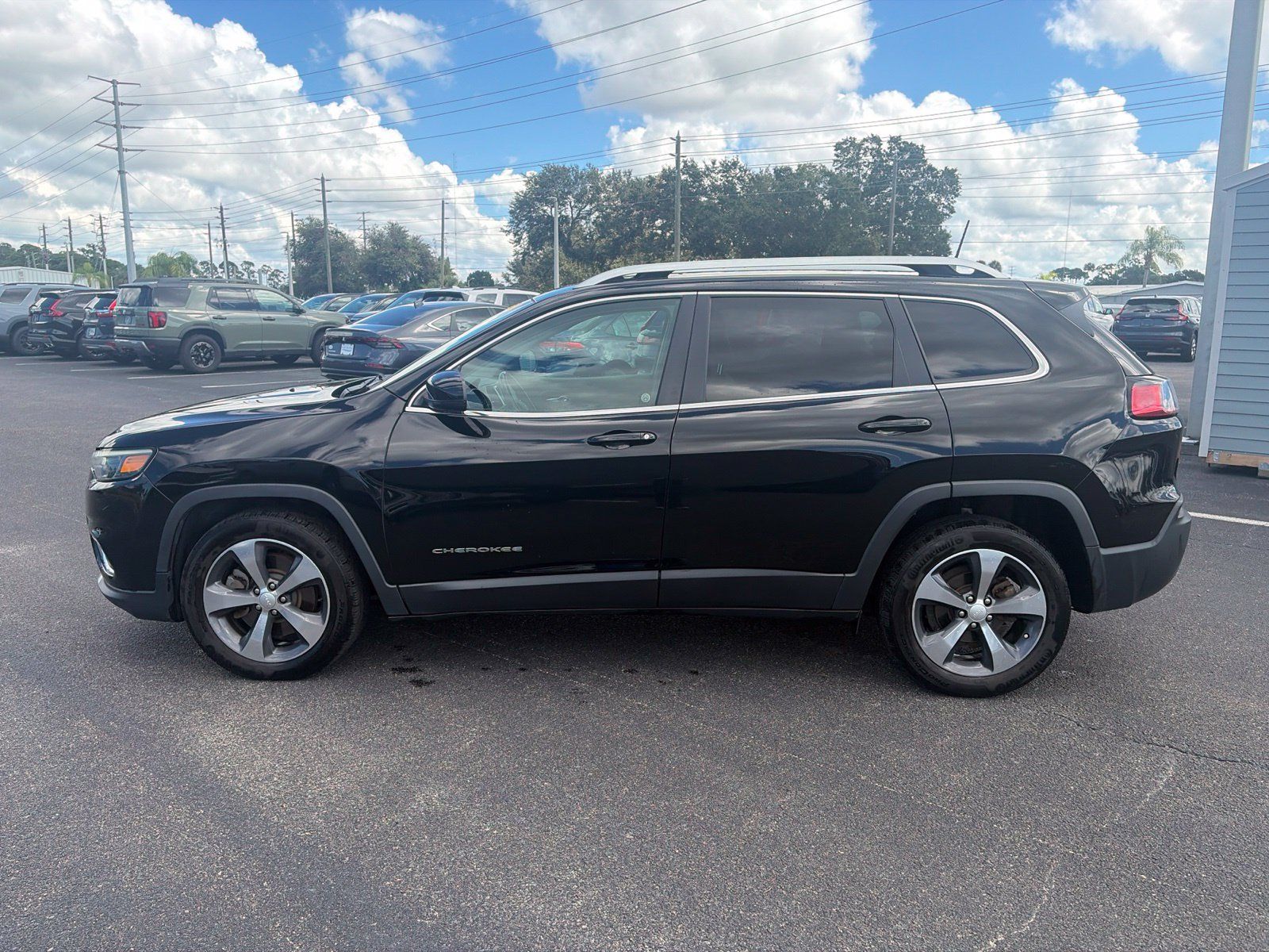 Used 2019 Jeep Cherokee Limited FWD image 4