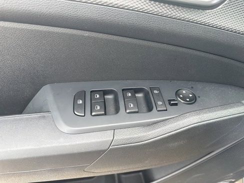 Certified 2025 Kia Sportage LX image 3