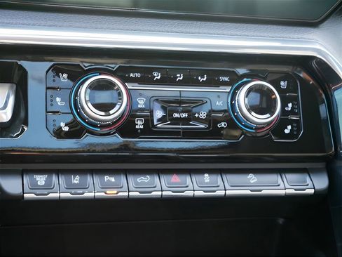 Used 2024 GMC Sierra 3500 Denali w/ Denali Reserve Package image 23