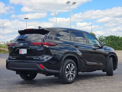 Used 2024 Toyota Highlander XLE AWD/4WD image 24