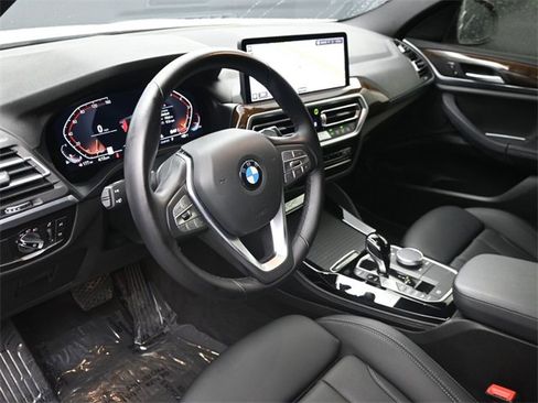 Used 2023 BMW X4 xDrive30i w/ Convenience Package image 4