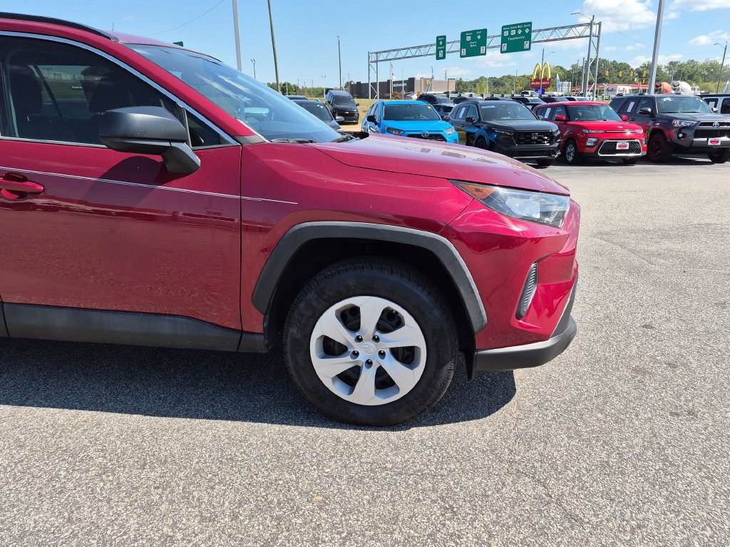 Used 2020 Toyota RAV4 LE FWD image 10