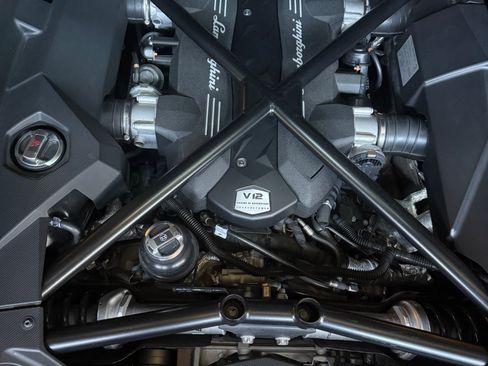 Used 2018 Lamborghini Aventador S AWD/4WD image 10