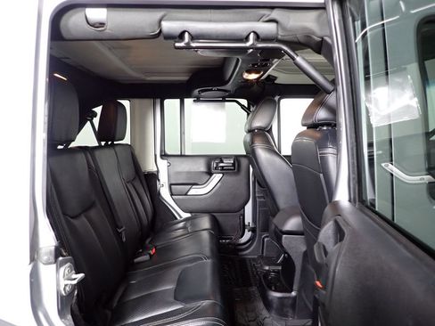 Used 2014 Jeep Wrangler Unlimited Rubicon w/ Connectivity Group image 33