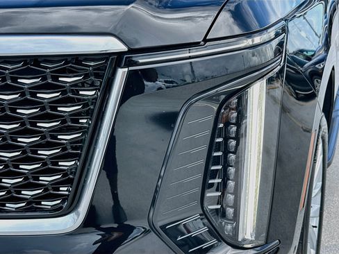 Used 2025 Cadillac Escalade ESV Luxury RWD image 31