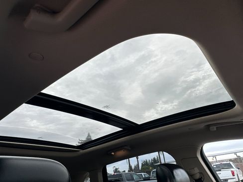 Used 2022 Lincoln Nautilus Reserve w/ Equipment Group 202A image 17