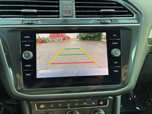 Used 2018 Volkswagen Tiguan SE FWD image 33