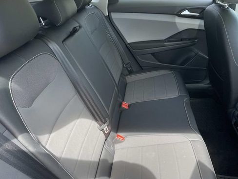 Certified 2022 Volkswagen Taos SE FWD image 25