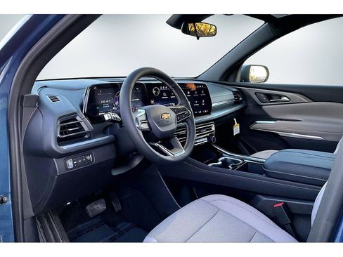 New 2026 Chevrolet Traverse LT image 7