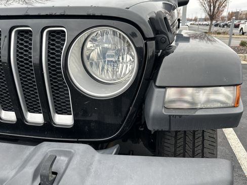 Used 2018 Jeep Wrangler Unlimited Sahara image 6