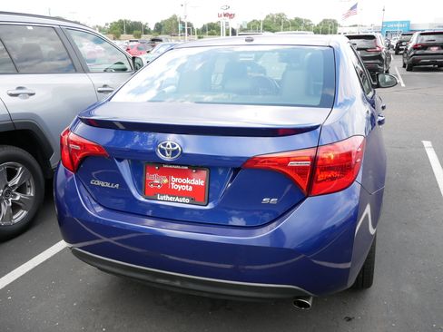 Used 2017 Toyota Corolla SE w/ SE Premium Package FWD image 6