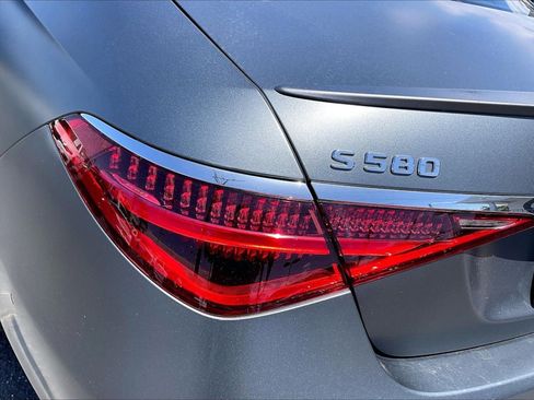 Used 2022 Mercedes-Benz S 580 4MATIC Sedan w/ AMG Line Package image 30