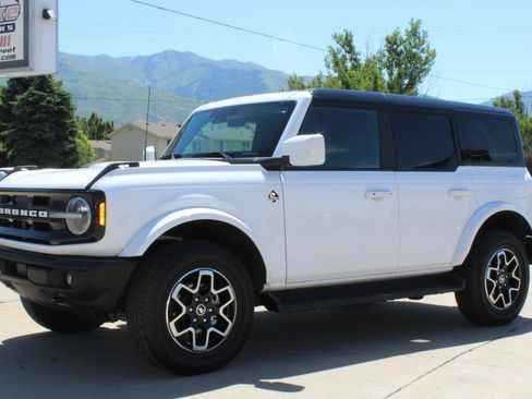 Used 2025 Ford Bronco Outer Banks AWD/4WD image 28