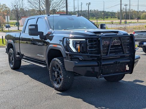Used 2024 GMC Sierra 2500 AT4 w/ AT4 Premium Plus Package AWD/4WD image 4