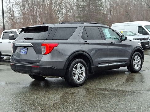 Used 2022 Ford Explorer XLT image 11