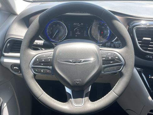 Used 2023 Chrysler Voyager LX FWD image 17