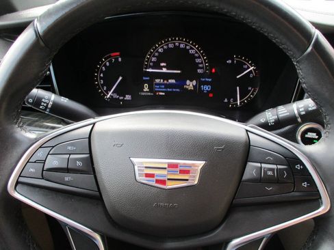 Used 2018 Cadillac XT5 FWD image 32