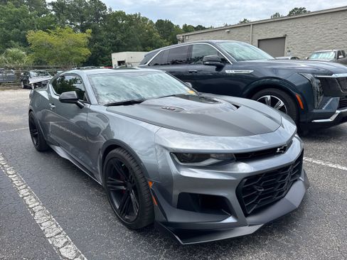 Used 2019 Chevrolet Camaro ZL1 RWD image 4
