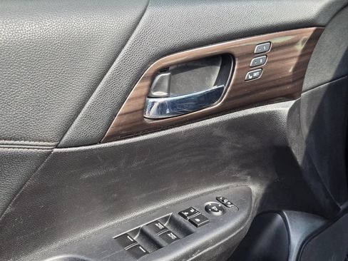 Used 2017 Honda Accord EX-L image 17