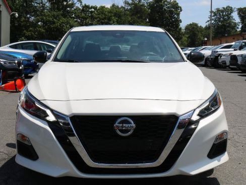 Used 2020 Nissan Altima 2.5 SR w/ Premium Package FWD image 2