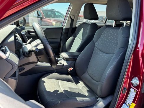 Used 2021 Toyota RAV4 XLE w/ Convenience Package image 7