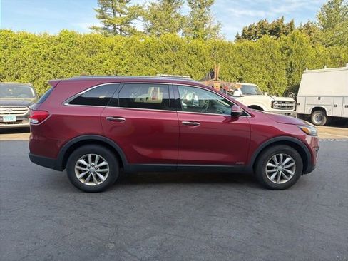 Used 2017 Kia Sorento AWD w/ LX Convenience Package image 8