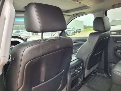 Used 2016 GMC Yukon SLT w/ Open Road Package AWD/4WD image 36