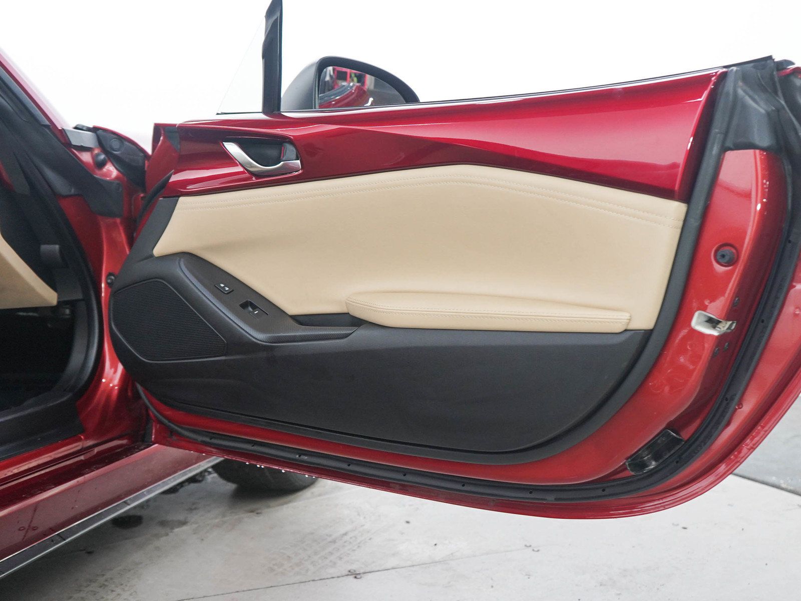 Used 2020 MAZDA MX-5 Miata RF Grand Touring RWD image 11