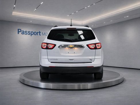 Used 2017 Chevrolet Traverse LS FWD image 5