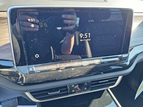 New 2025 Volkswagen Atlas SEL image 32