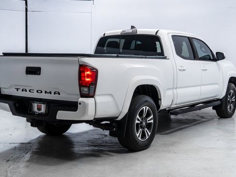 Used 2019 Toyota Tacoma TRD Sport image 7