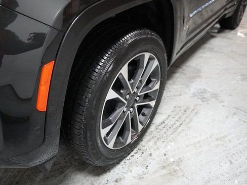 New 2024 Jeep Grand Cherokee Overland image 9