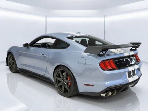 Used 2022 Ford Mustang Shelby GT500 w/ Carbon Fiber Track Pack RWD image 4