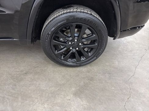 Used 2019 Jeep Grand Cherokee Altitude image 24
