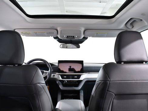 New 2025 Ford Explorer Active w/ Active Comfort Package image 17