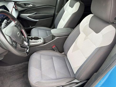Certified 2025 Chevrolet Trax RS w/ Driver Confidence Package FWD image 5