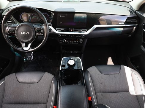 Used 2022 Kia Niro EX FWD image 2