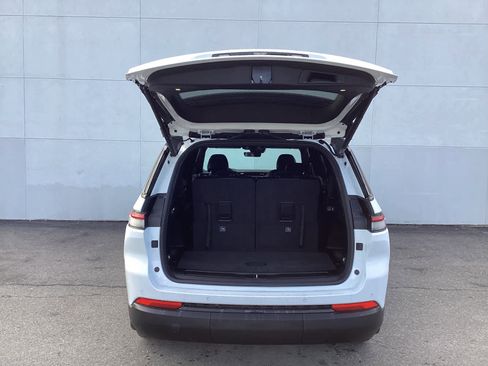 New 2025 Jeep Grand Cherokee L Laredo image 6