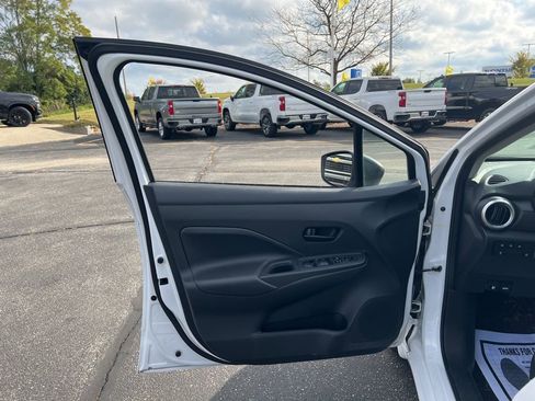 Used 2024 Nissan Versa S w/ Trunk Package image 8