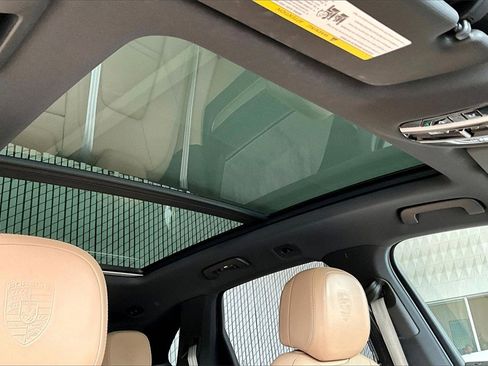 Used 2023 Porsche Cayenne S Platinum image 15