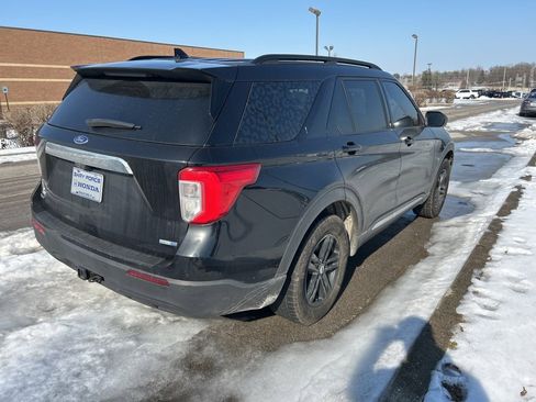 Used 2020 Ford Explorer XLT w/ Comfort Package image 3