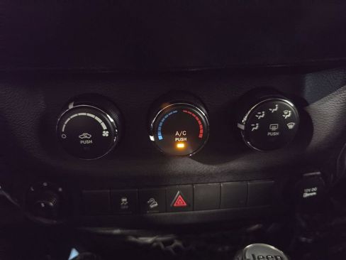 Used 2018 Jeep Wrangler Unlimited Sport S AWD/4WD image 16