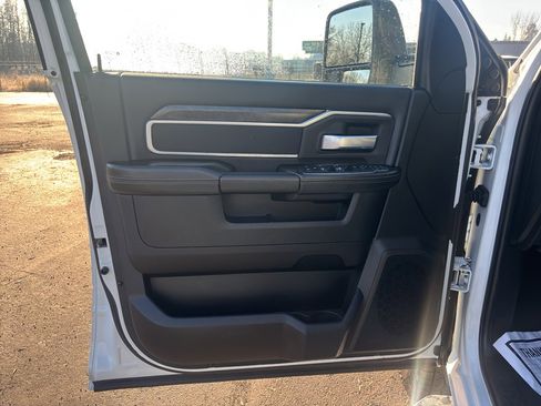 Used 2024 RAM 2500 Big Horn image 24