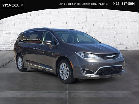 Used 2019 Chrysler Pacifica Touring-L image 1