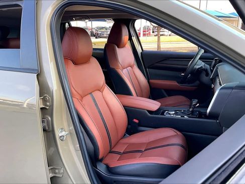 Used 2025 MAZDA CX-50 Meridian Edition w/ Apex Package image 9