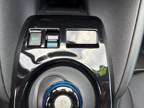 Used 2022 Nissan Leaf SV FWD image 30