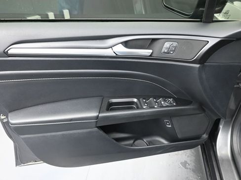 Used 2018 Ford Fusion Energi Titanium image 21