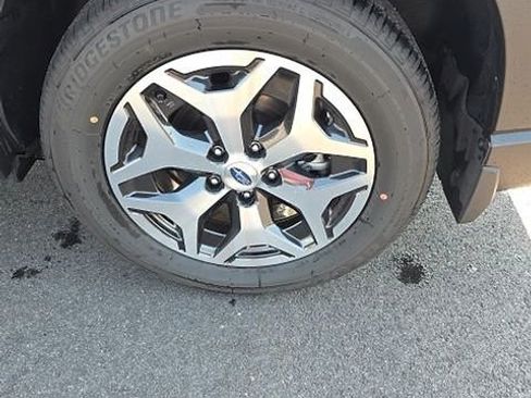 Used 2024 Subaru Forester Premium image 7