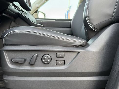 Used 2025 INFINITI QX80 Sensory AWD/4WD image 11