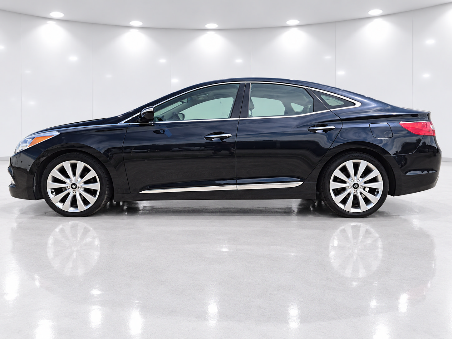 Used 2013 Hyundai Azera w/ Technology Pkg FWD image 4